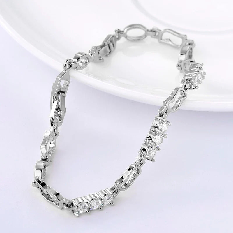 Elegant ladies bracelet with White Gold drop zircon stones