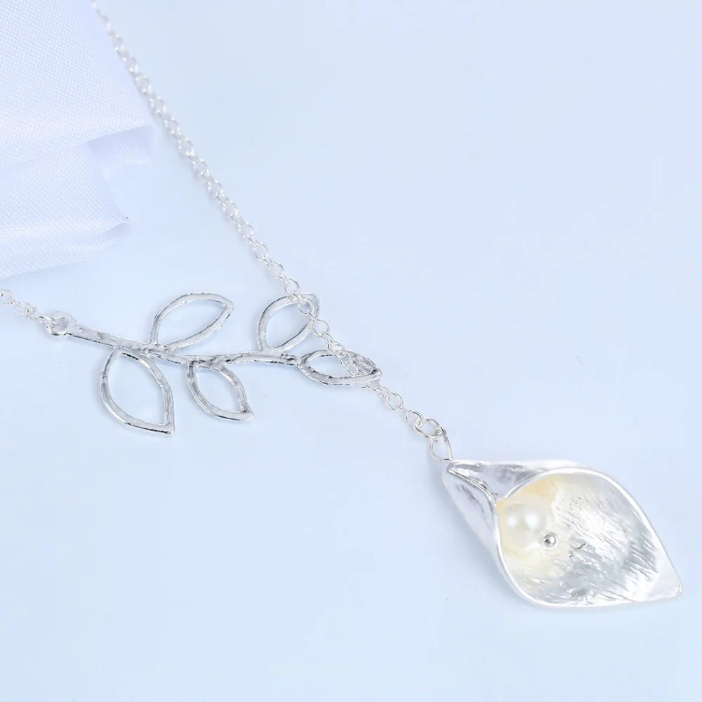 Calla Lily with Simulated Pearl Silver Necklace