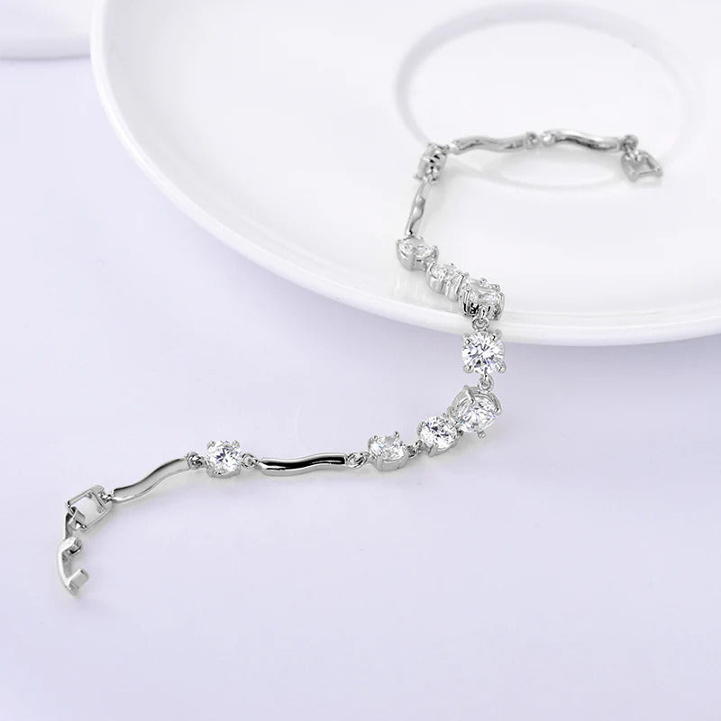 Elegant White Gold Bracelet with Zircon Stones