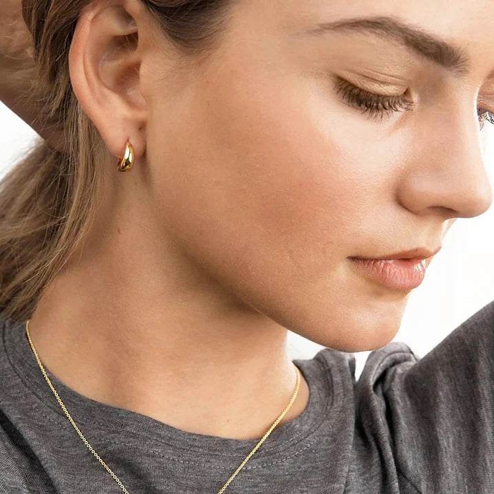 Elegant Crescent Moon Stud Earrings