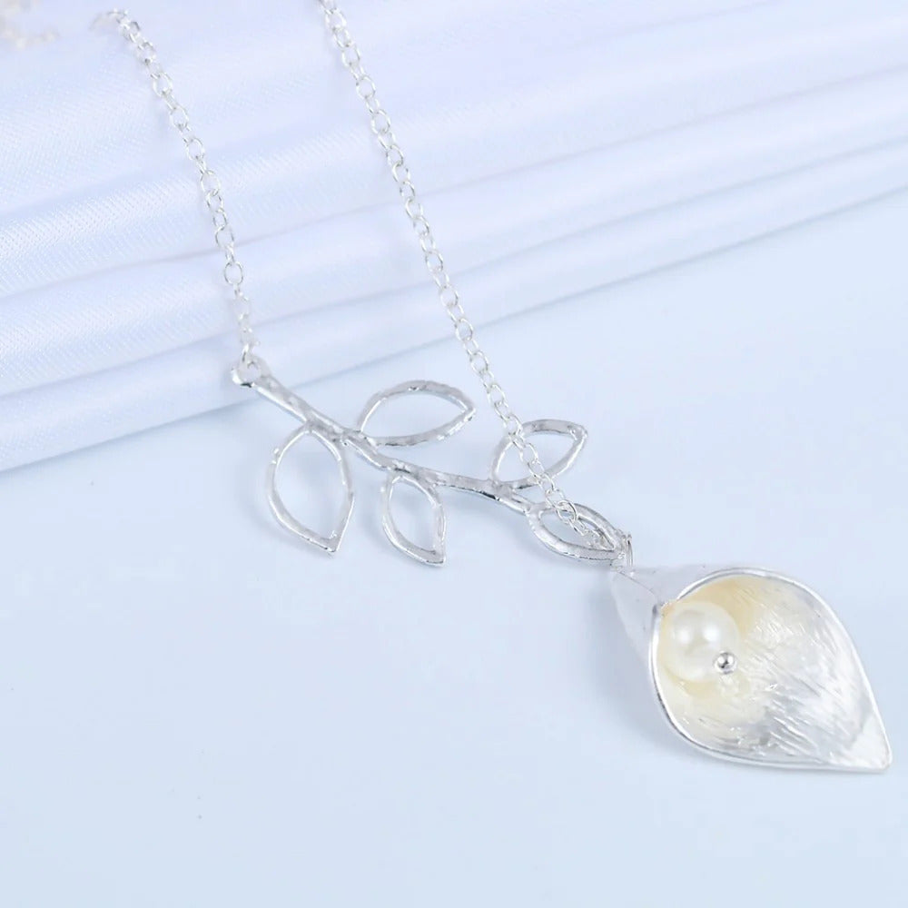Calla Lily with Simulated Pearl Silver Necklace
