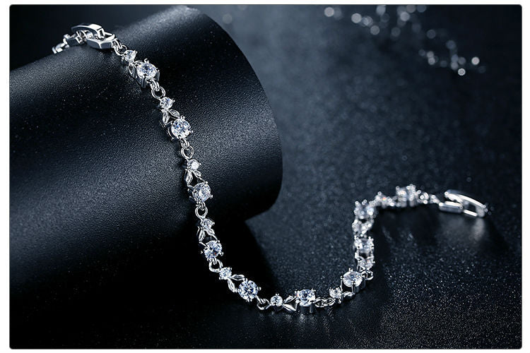 Silver Platinum White Zircon Heart Elegant Ladies Bracelet
