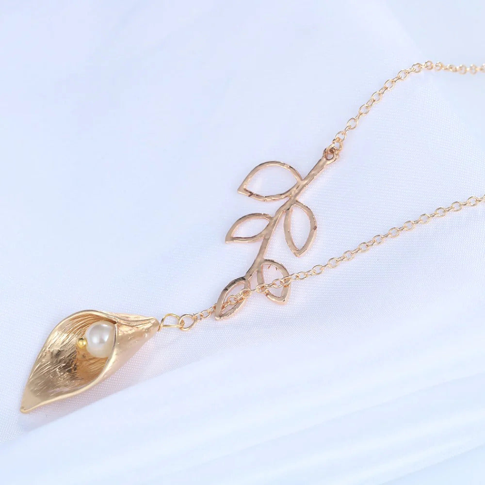 Calla Lily with Simulated Pearl Gold Necklace