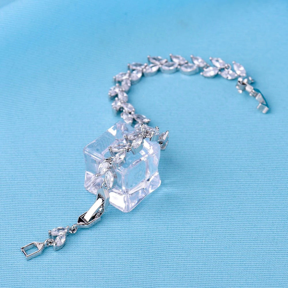 Elegant Bracelet with White Gold Baguette Zircon Stones