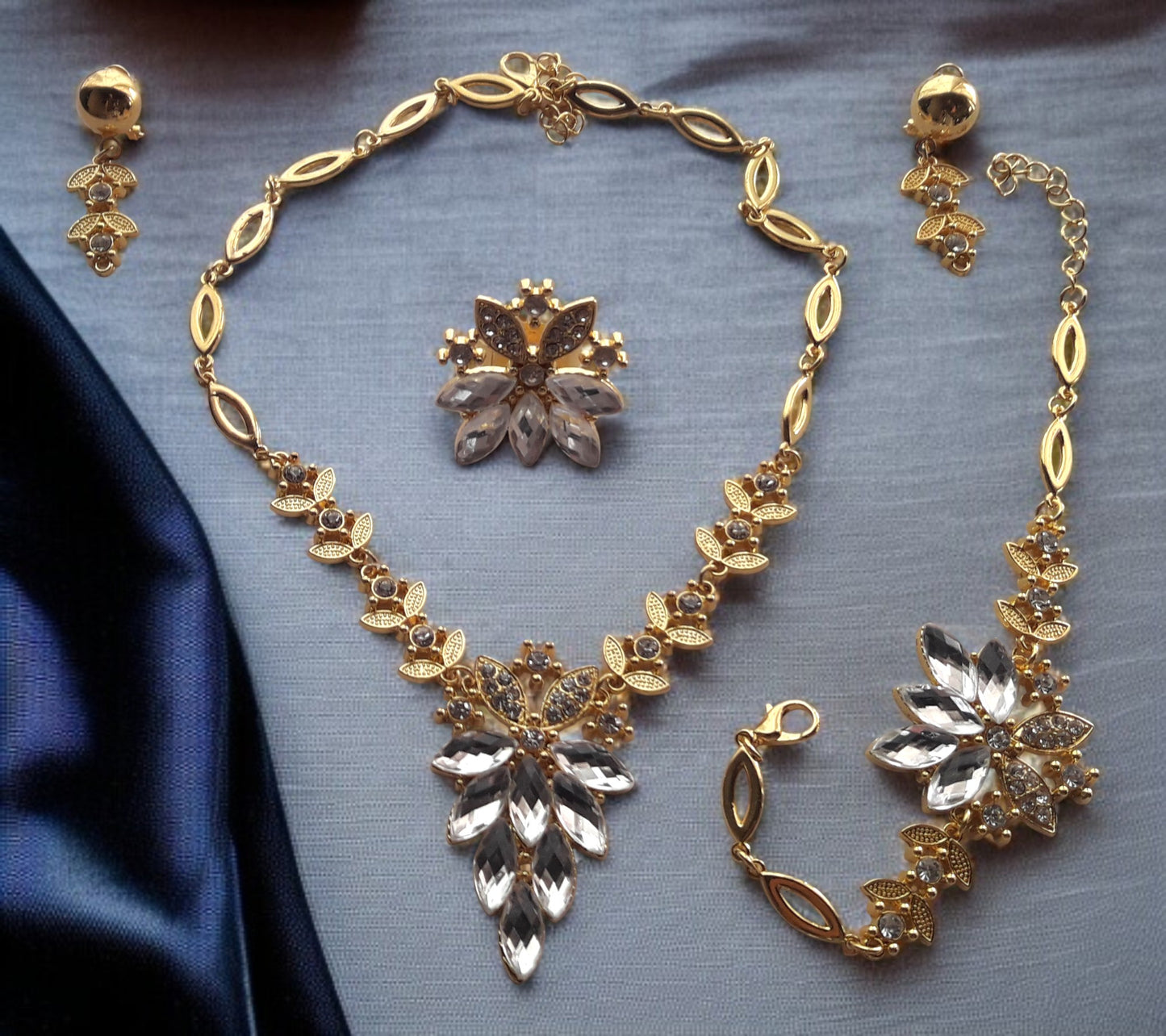 18K Gold Romantic Design Crystal Lady Jewelry Set