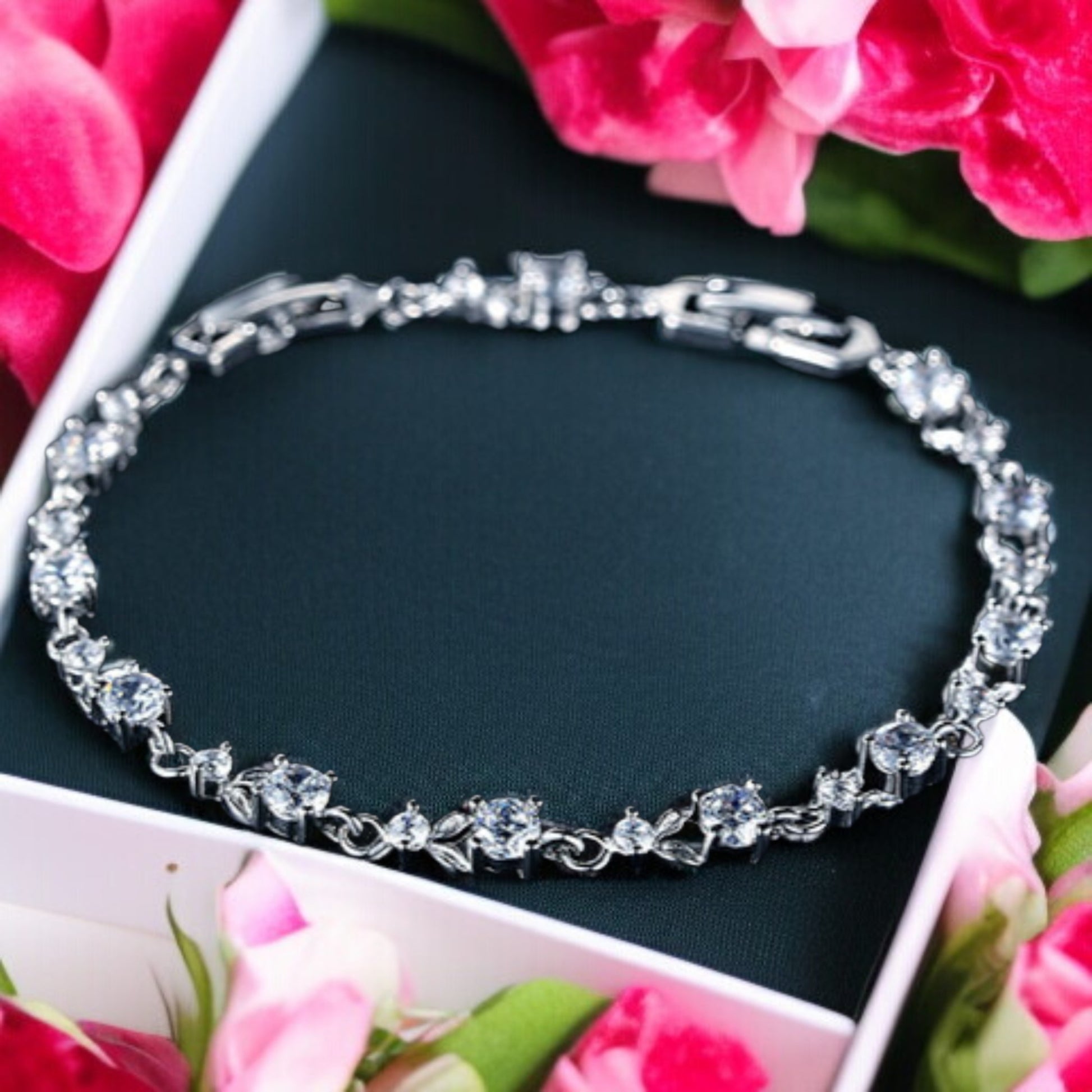 Silver Platinum White Zircon Heart Elegant Ladies Bracelet - Denoss