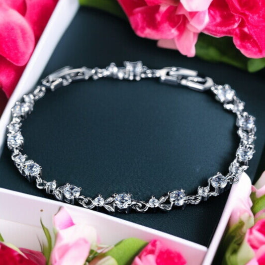Silver Platinum White Zircon Heart Elegant Ladies Bracelet - Denoss
