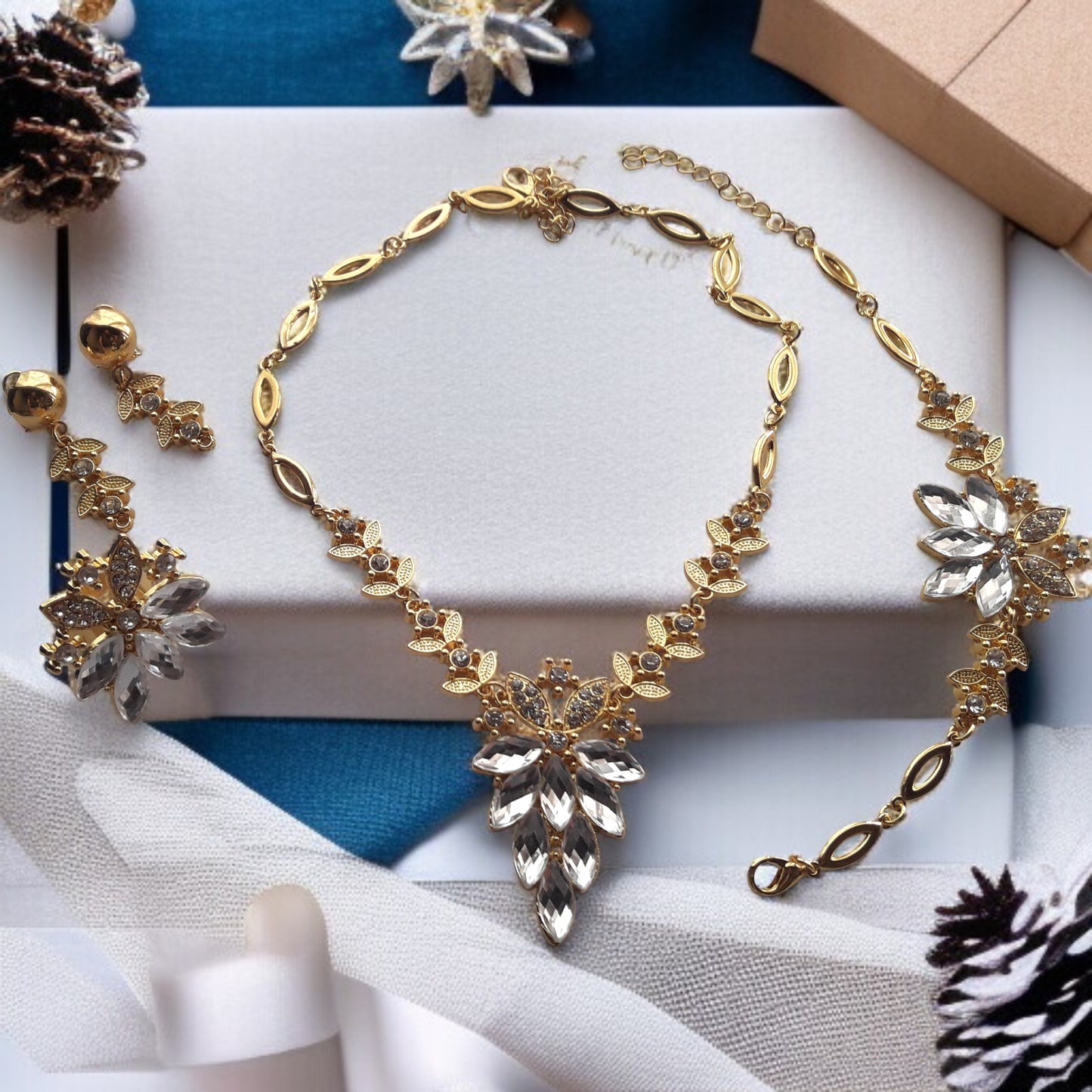 18K Gold Romantic Design Crystal Lady Jewelry Set