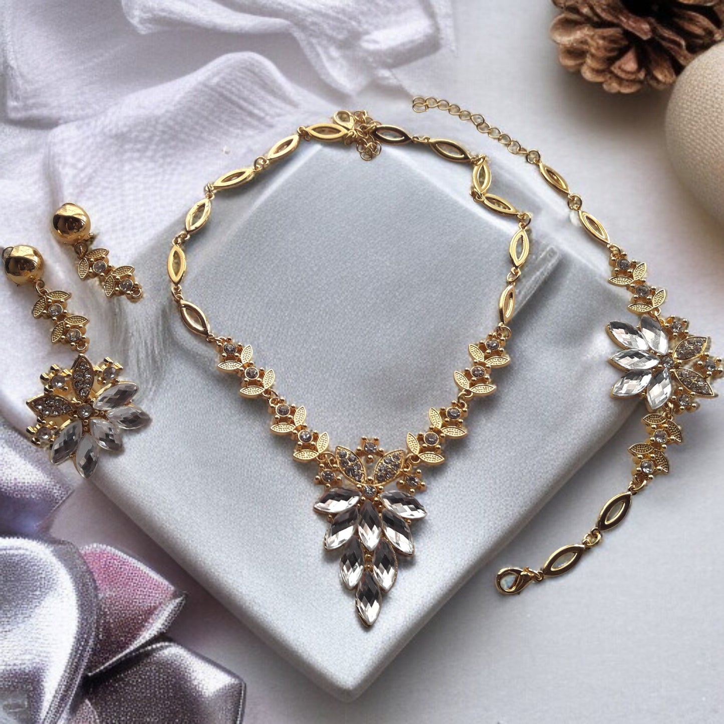 18K Gold Romantic Design Crystal Lady Jewelry Set