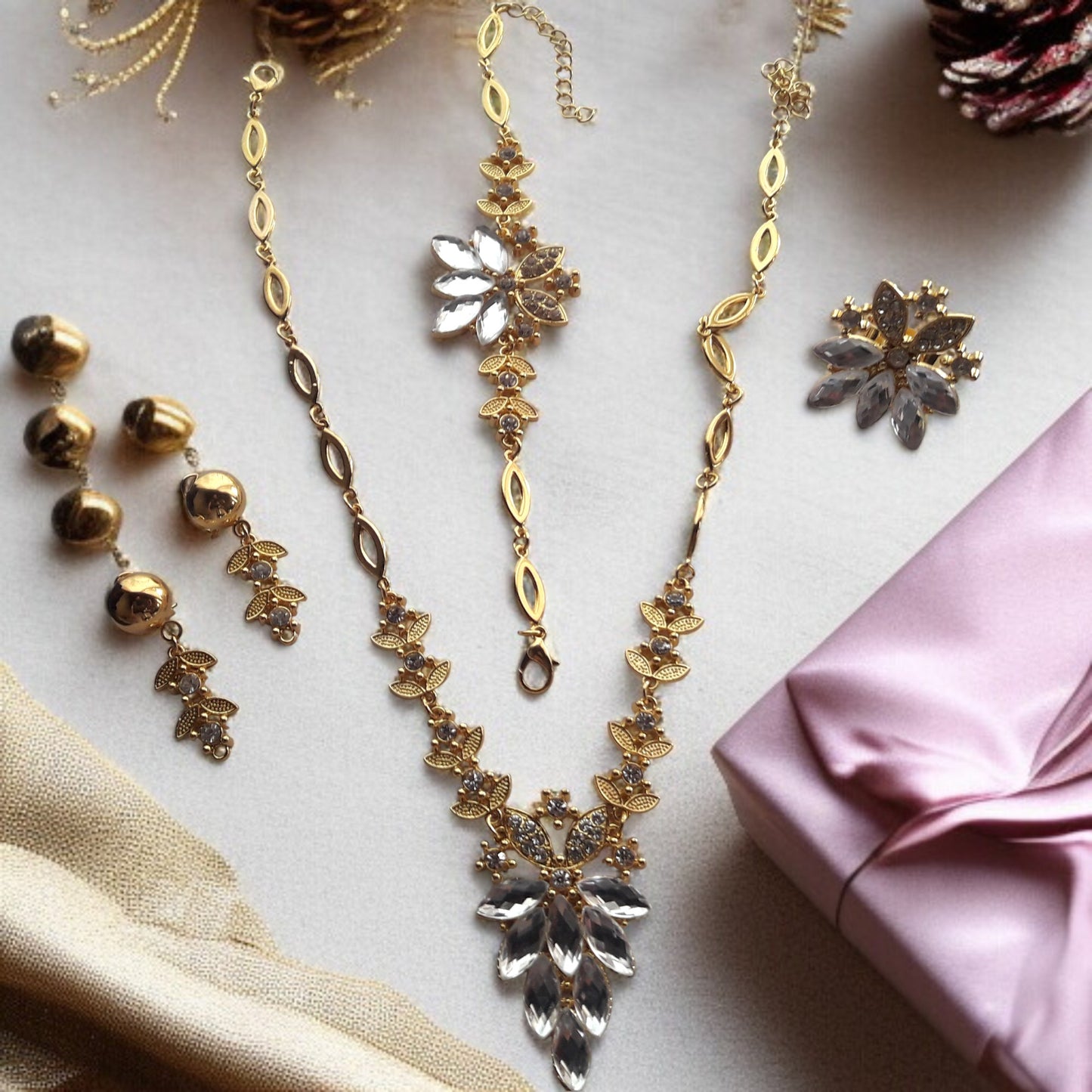 18K Gold Romantic Design Crystal Lady Jewelry Set