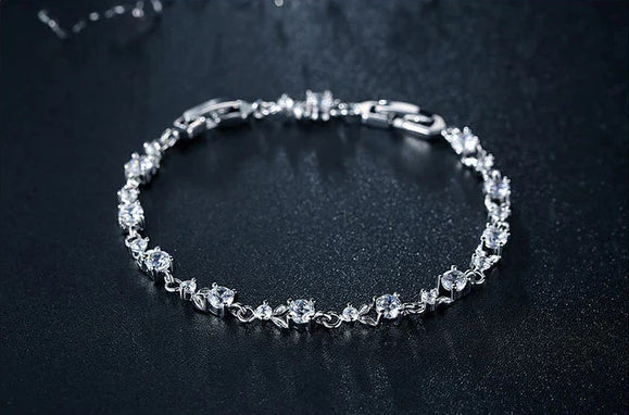 Silver Platinum White Zircon Heart Elegant Ladies Bracelet