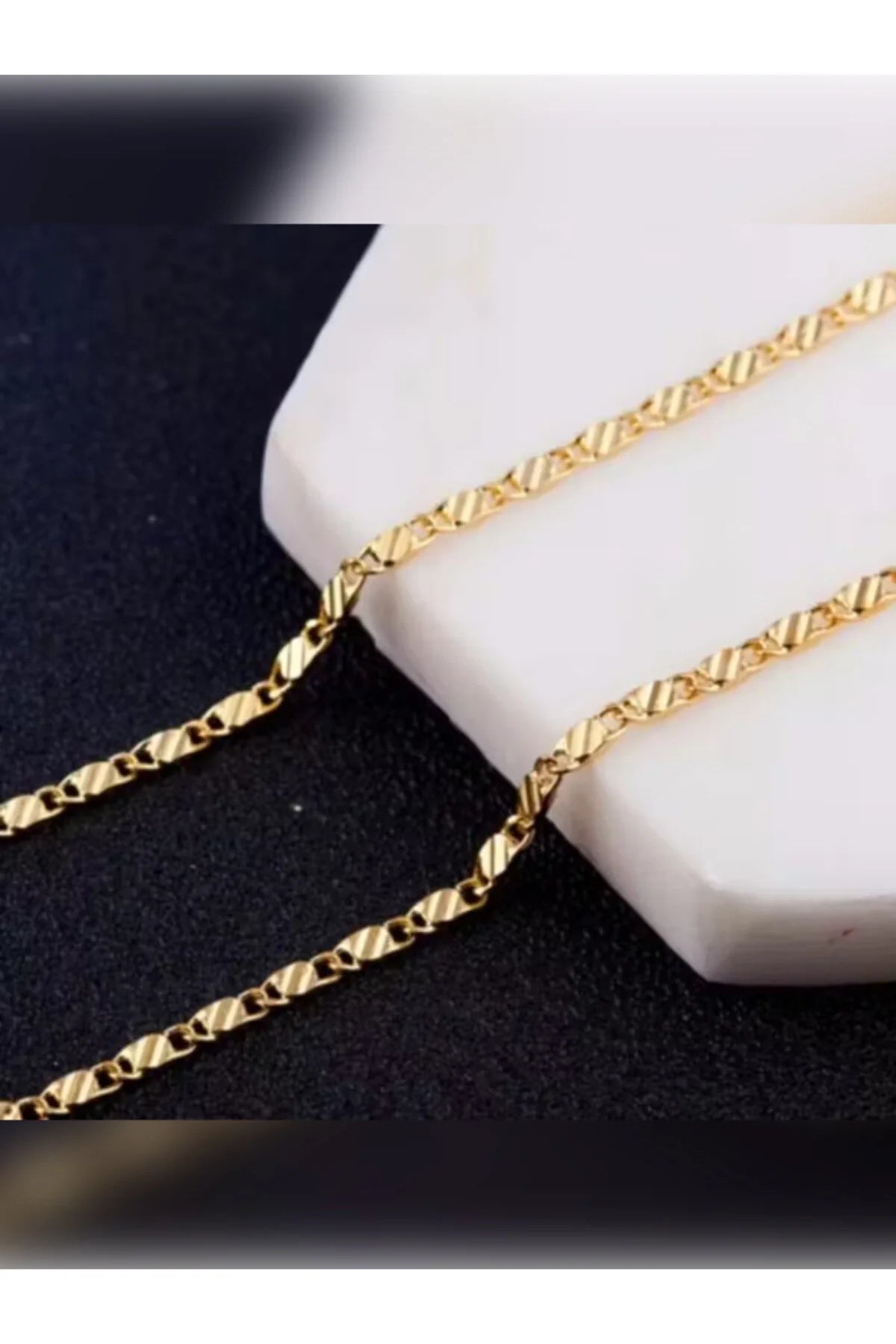Unisex Elegant Shiny Gold Necklace