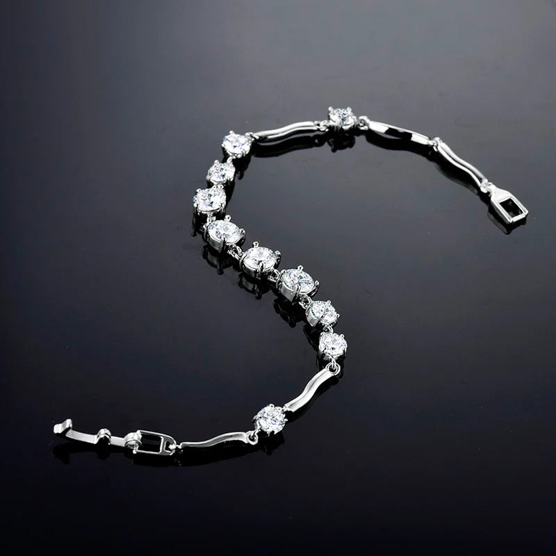 Elegant White Gold Bracelet with Zircon Stones