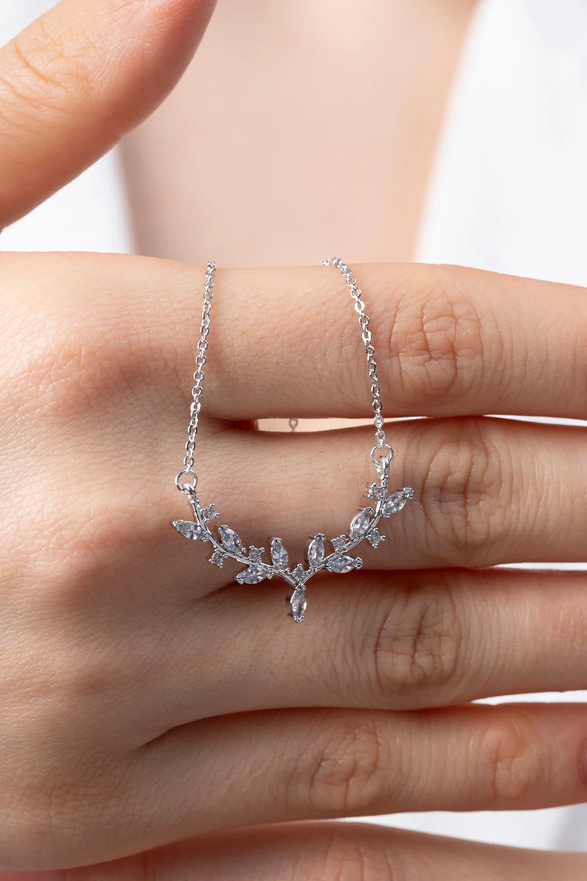 Women's Ivy Elegant Silver Necklace