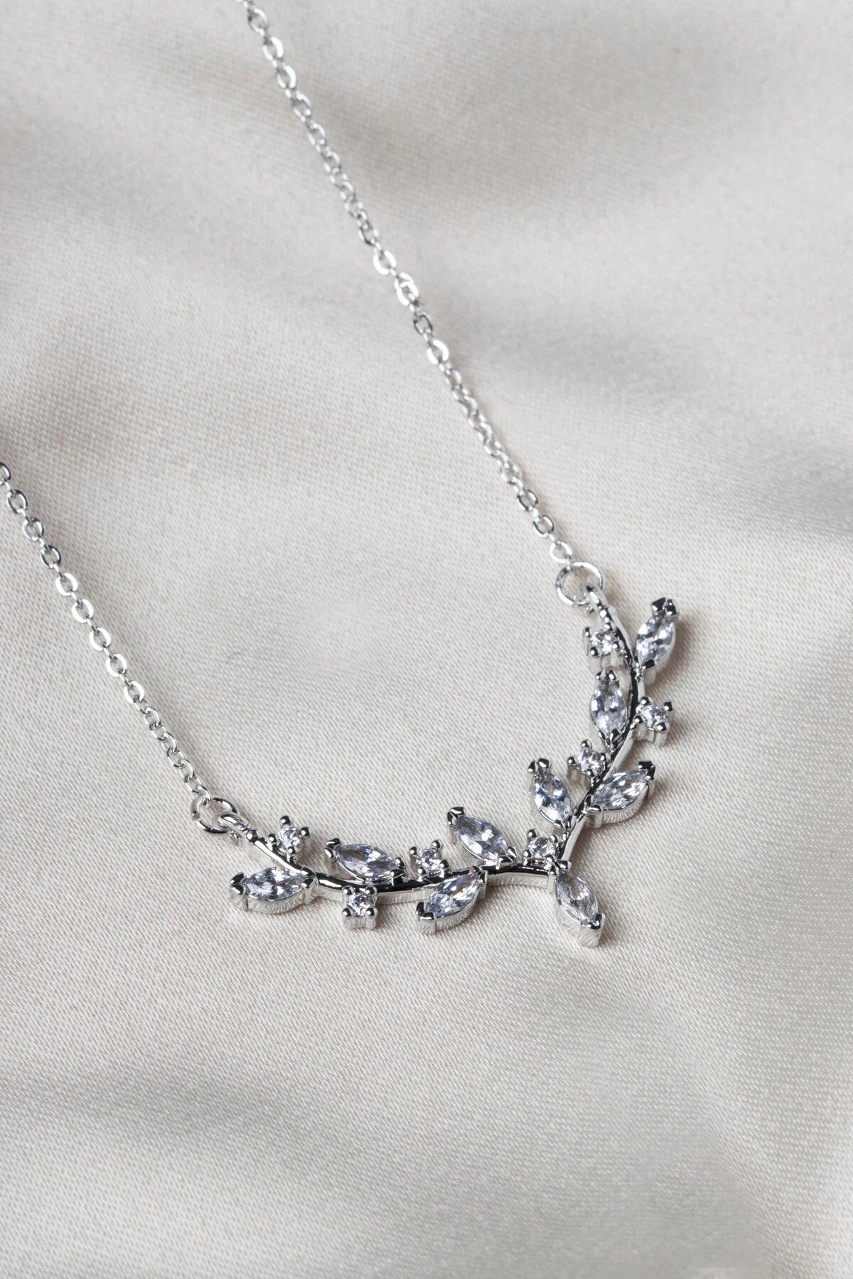 Women's Ivy Elegant Silver Necklace