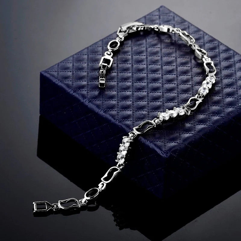 Elegant ladies bracelet with White Gold drop zircon stones