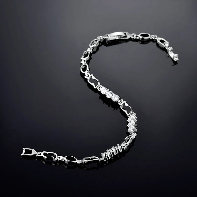 Elegant ladies bracelet with White Gold drop zircon stones