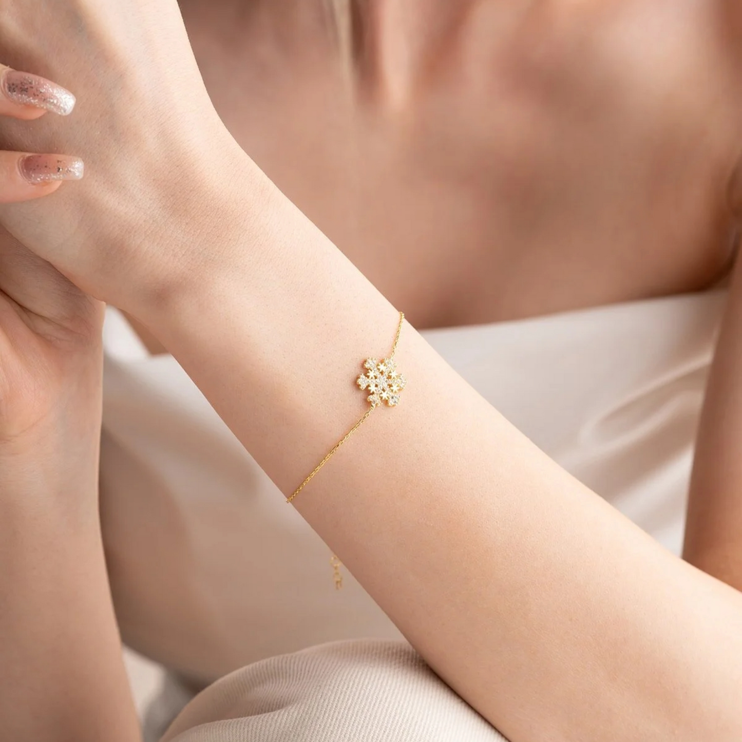 925 Sterling Silver Star Detailed Snowflake Bracelet