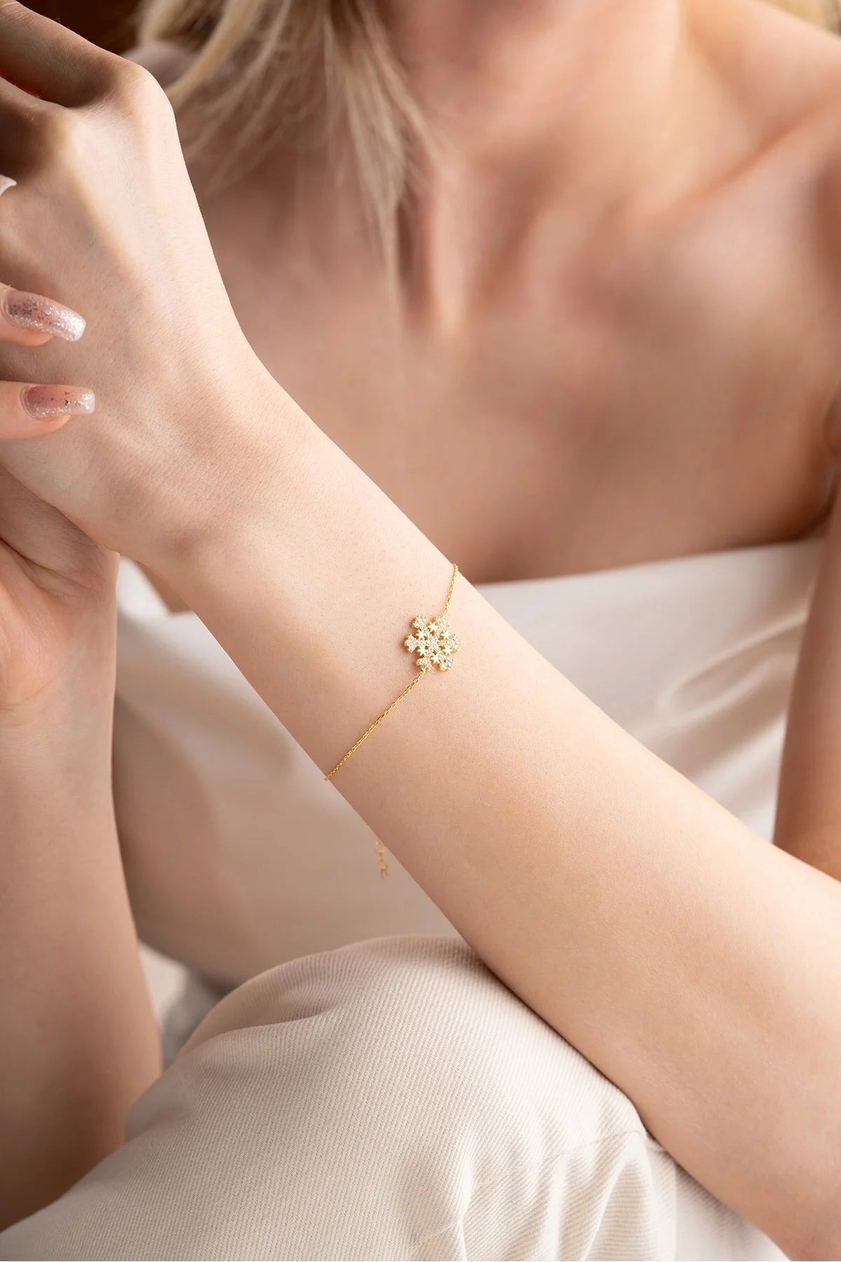 925 Sterling Silver Star Detailed Snowflake Bracelet
