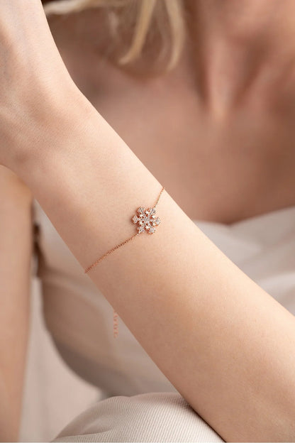 925 Sterling Silver Star Detailed Snowflake Bracelet