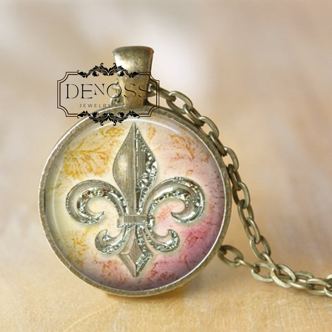 Shiny Fluer de Lis Pendant Necklace,Victorian - Fluer de Lis Necklace