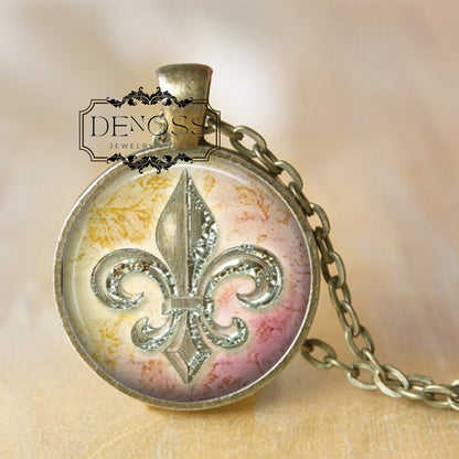 Shiny Fluer de Lis Pendant Necklace,Victorian - Fluer de Lis Necklace