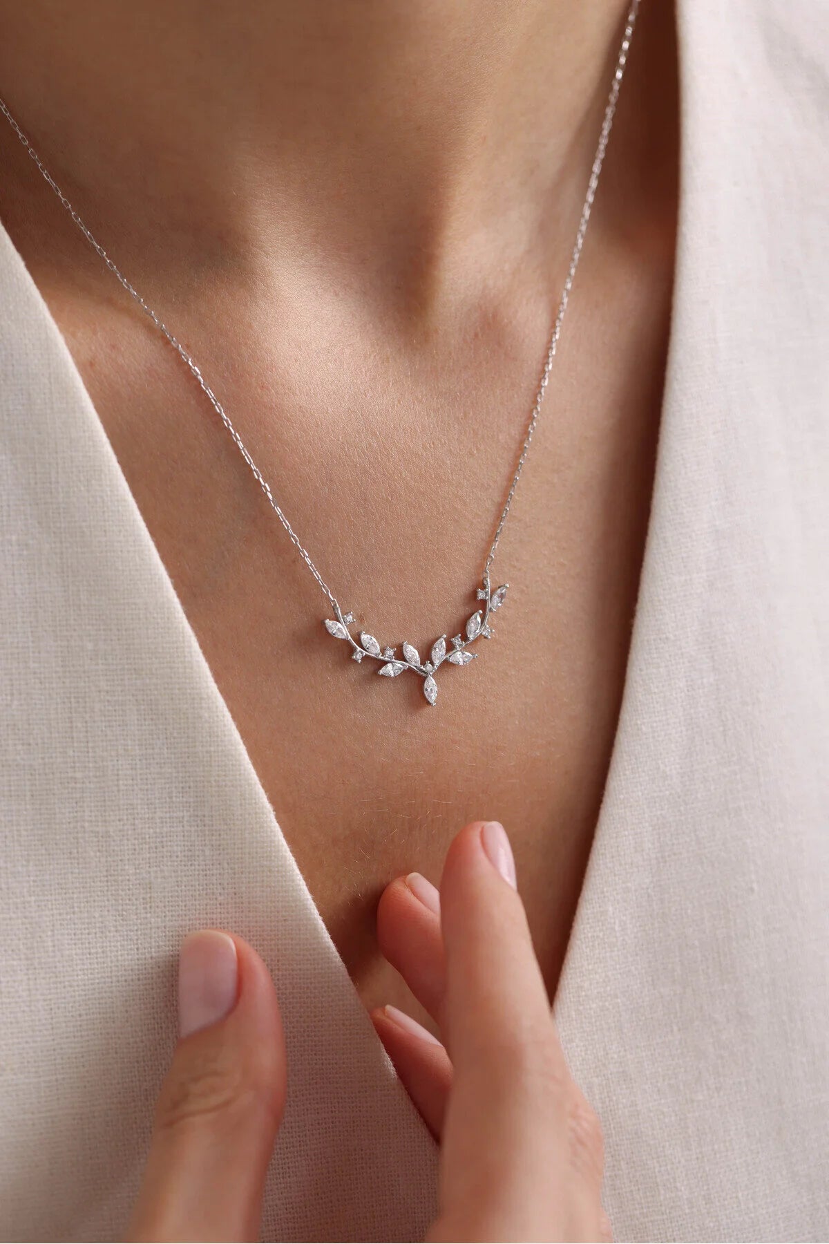 925 Sterling Silver Elegant Ivy Necklace