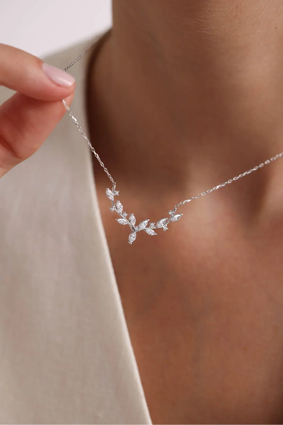 925 Sterling Silver Elegant Ivy Necklace