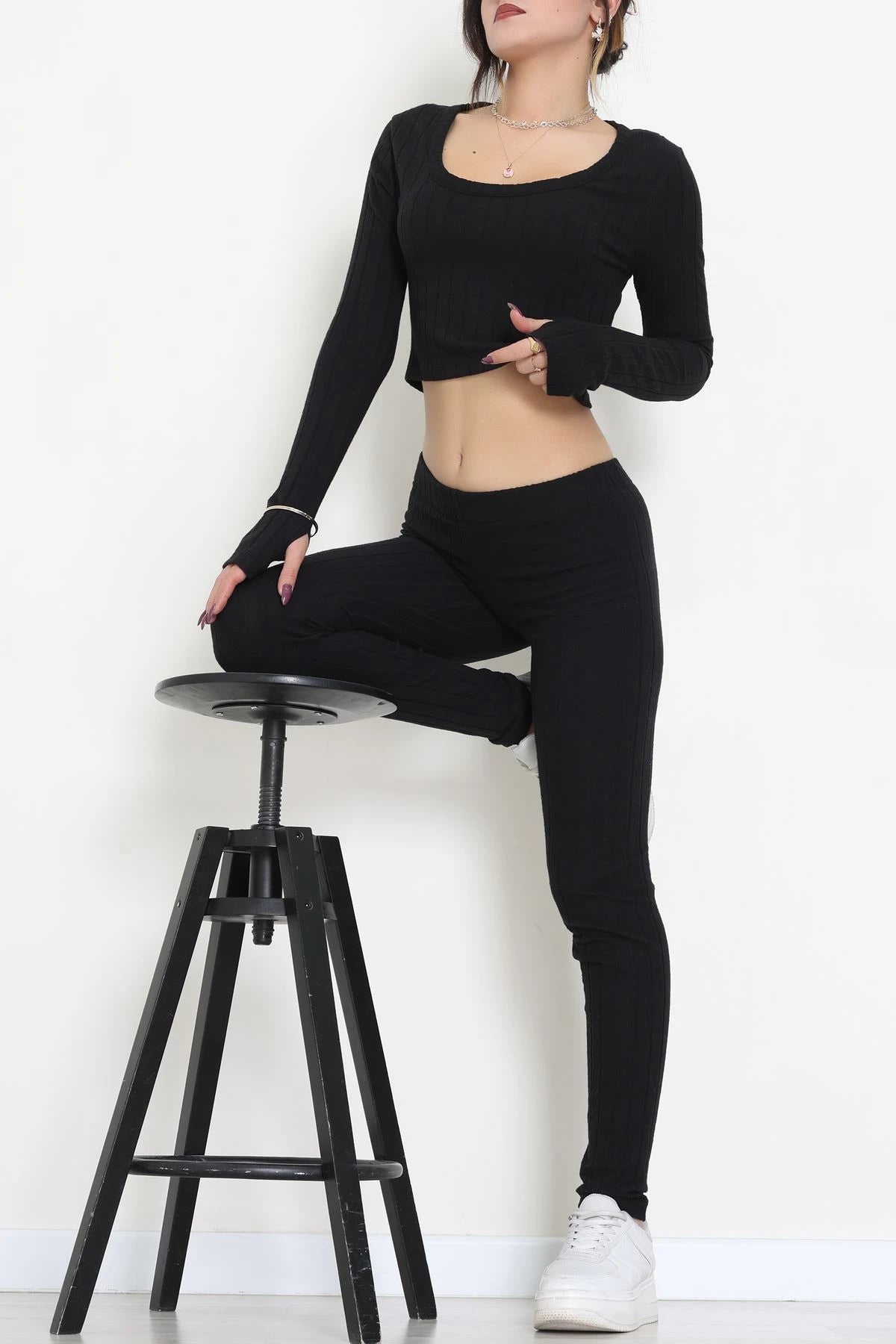Black Finger-Cut U-Neck Reported Interlock Set - Denoss